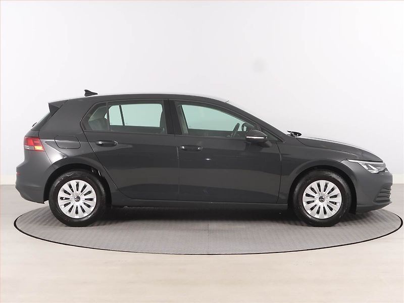 Volkswagen Golf (2020) Life 1.0 TSI, Serv.kniha - fotka 6 z 12