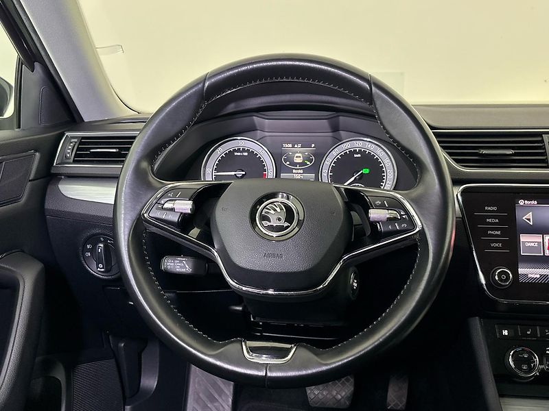 Škoda Superb Ambition DSG - fotka 18 z 28