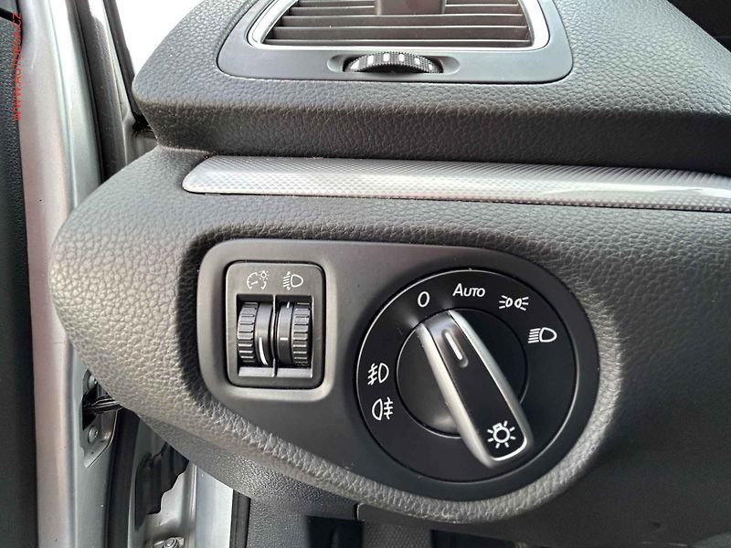 Volkswagen Sharan (2015) 2.0TDI, Navi, autoAC - fotka 13 z 18
