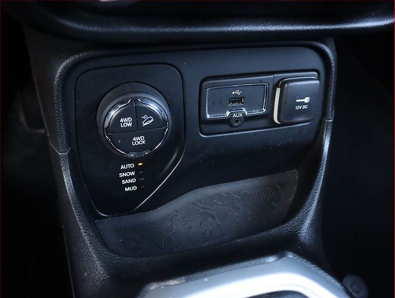 Jeep Renegade (2015) 2.0 MultiJet, 4X4, Automat - fotka 17 z 21