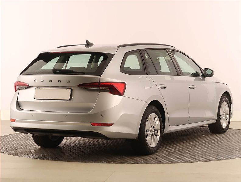 Škoda Octavia (2023) Ambition 2.0 TDI, ČR,1.maj - fotka 5 z 24