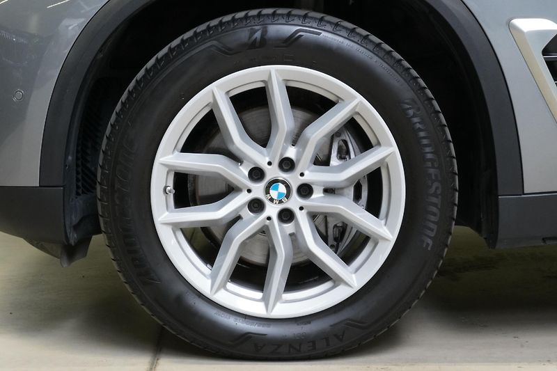 BMW X5 Xdrive30d,ČR,DPH,360,HUD,ACC - fotka 14 z 39