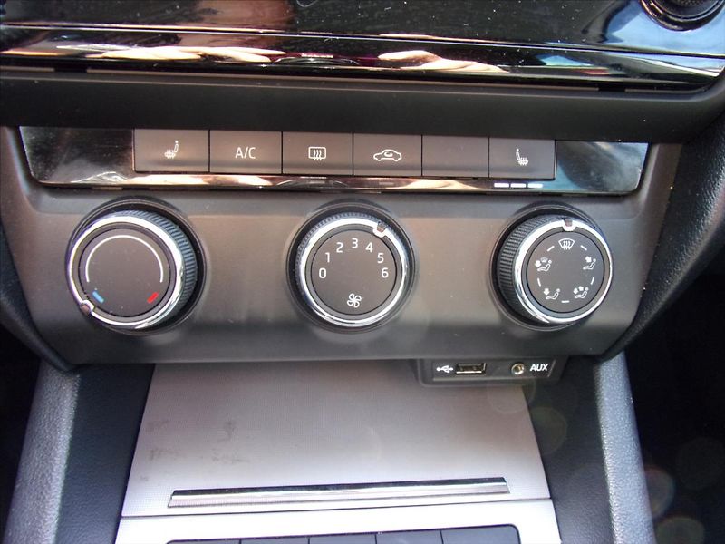 Škoda Octavia 1,6 TDI Ambiente 81kW ČR - fotka 21 z 28