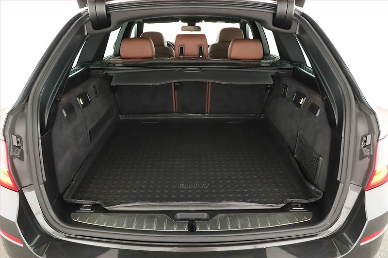 BMW Řada 5 (2012) 530d xDrive, 4X4, Automat - fotka 19 z 20