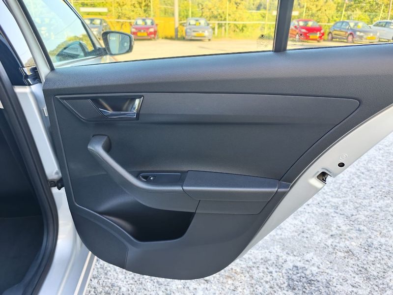 Škoda Fabia (2016) 1.2 TSi 66kw/ Tempomat/1.MAJ - fotka 18 z 29