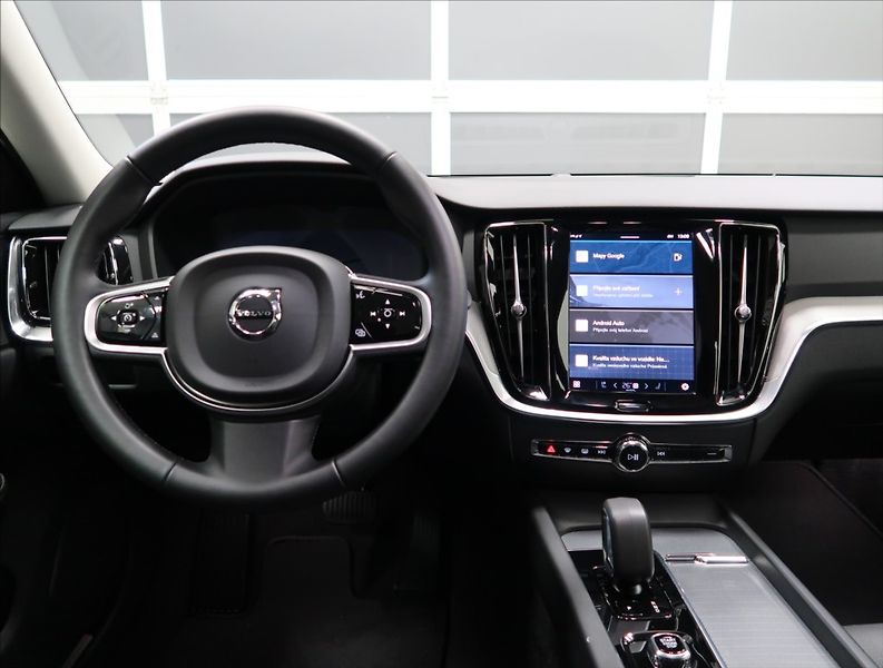 Volvo V60 2,0 B4 AT PLUS NAVI KAMERA ČR - fotka 14 z 24