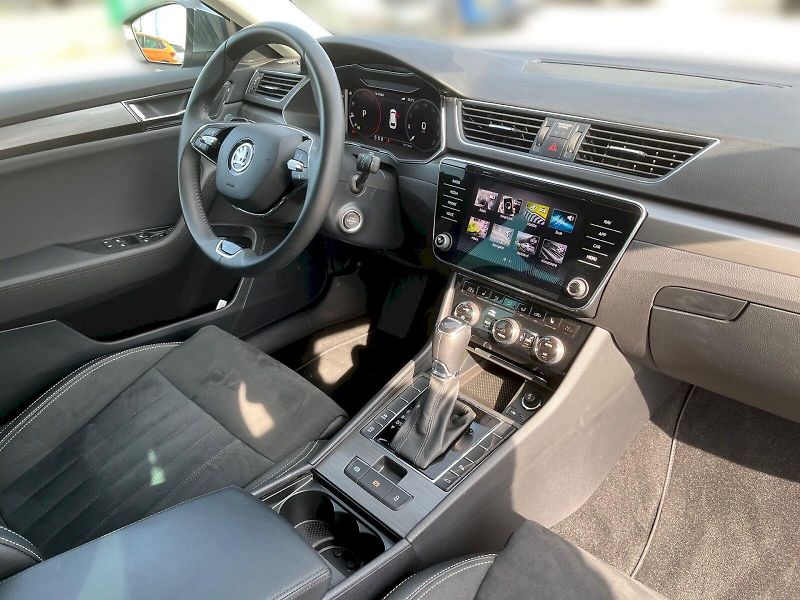 Škoda Superb (2024) COMBI STYLE PLUS 2.0 TDI 110 k - fotka 24 z 41