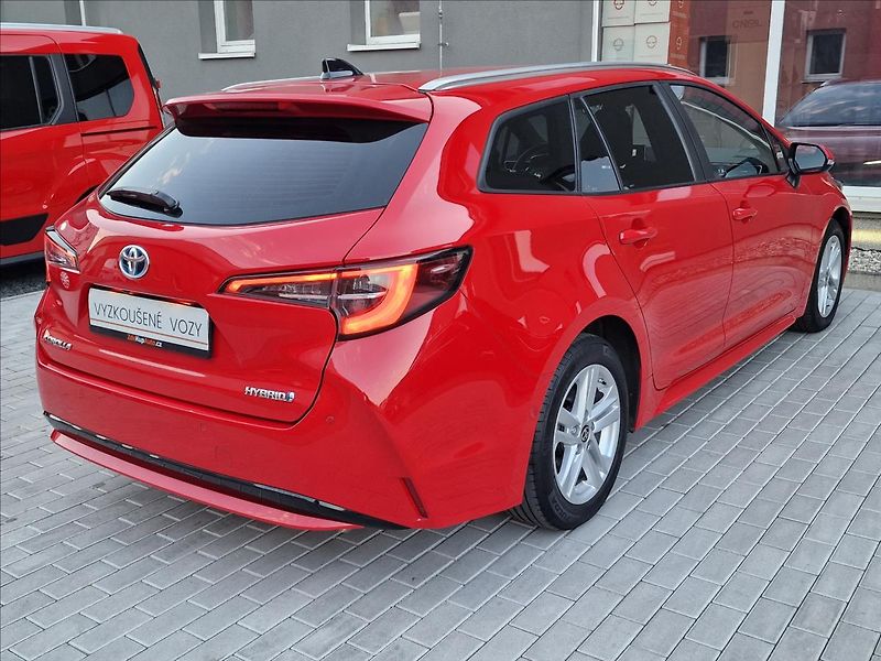 Toyota Corolla 1.8 Hybrid Comfort, ČR,1.Maj. - fotka 10 z 46