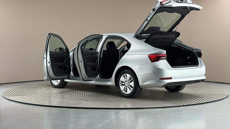 Škoda Octavia 2.0 TDI DSG Ambition - fotka 7 z 23