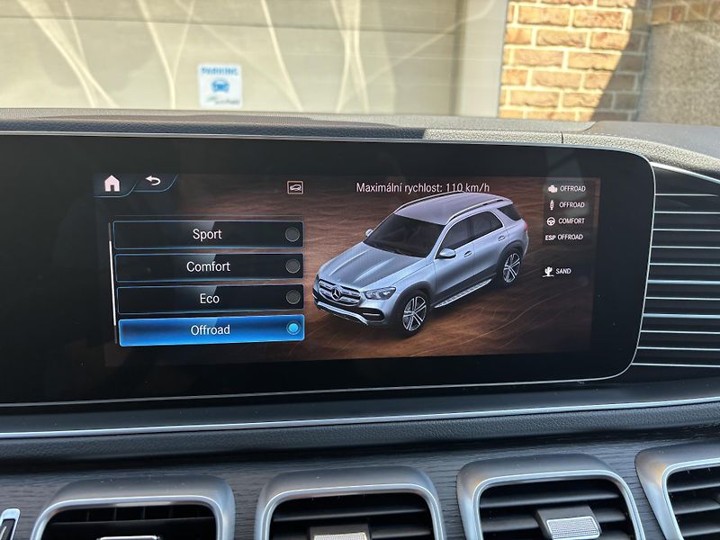 Mercedes-Benz GLE (2023) 400d 4MATIC 9GTRONIC AMG Paket - fotka 144 z 166