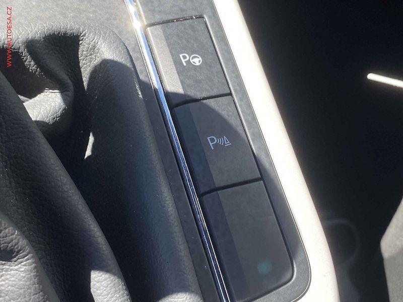 Seat Arona (2018) 1.0 TSi, Xcellence, DSG - fotka 16 z 19