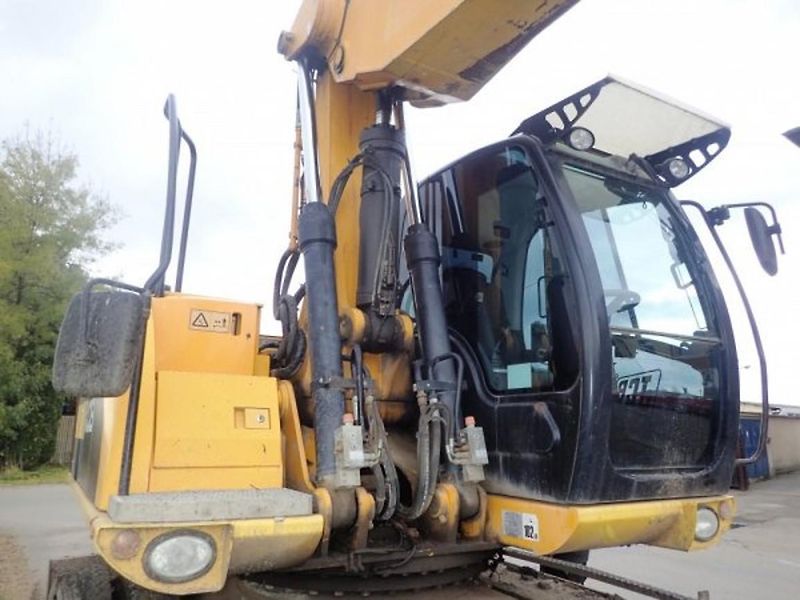 JCB (2011) 160W 17t bagr 5lopat SPZ - fotka 10 z 10