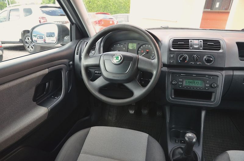 Škoda Fabia (2012) 1.2i ACTIVE / VYHŘ. SEDADLA - fotka 16 z 28