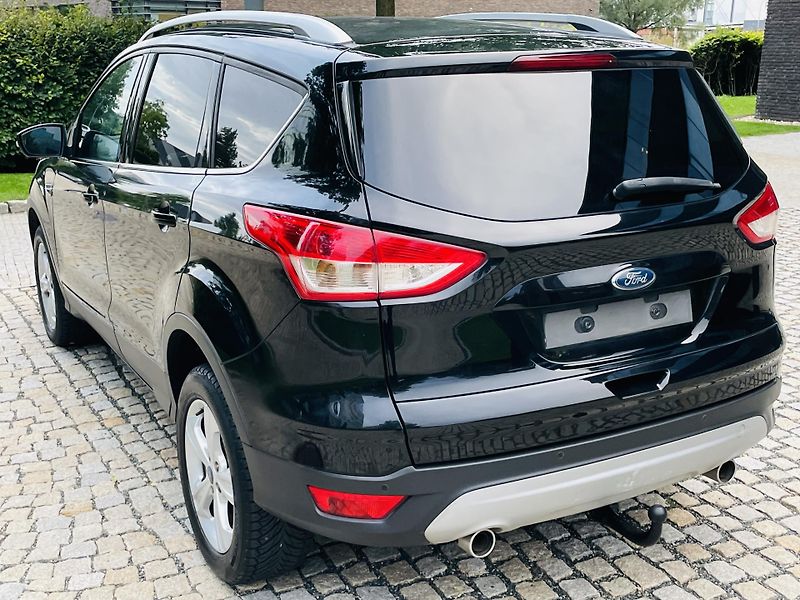 Ford Kuga 2.0TDCi 4x4 MAN TAŽNÉ VÝHŘEV - fotka 16 z 44