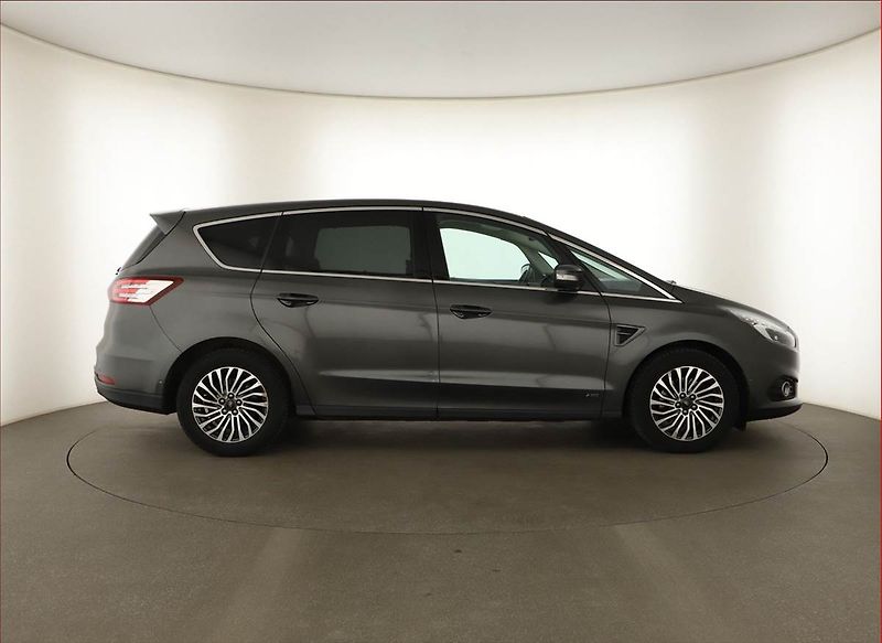 Ford S-MAX (2018) 2.0 EcoBlue, 4X4, Navi - fotka 6 z 17