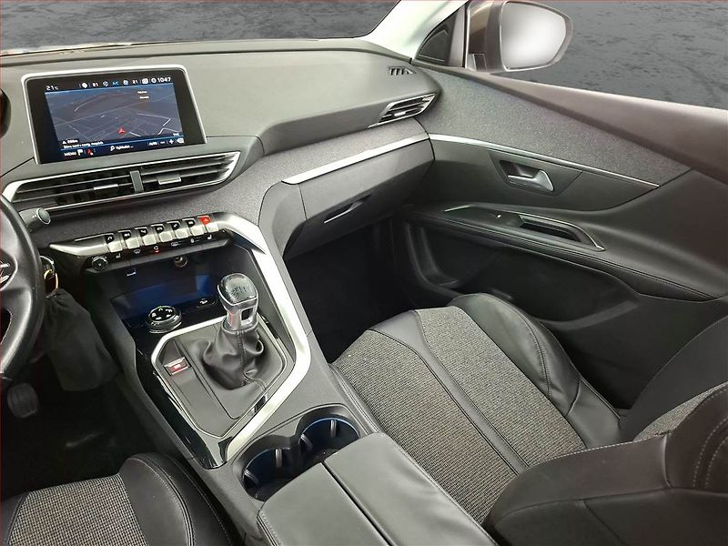 Peugeot 5008 (2017) 1.6 BlueHDi, 7 míst - fotka 8 z 19