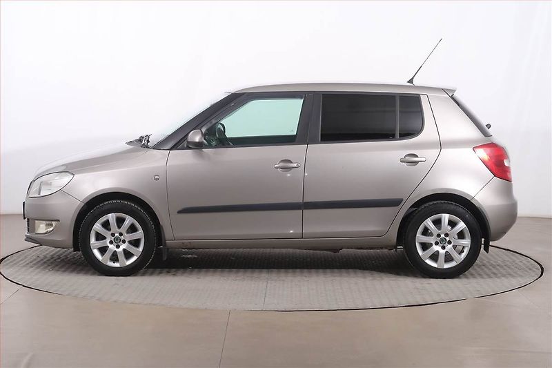 Škoda Fabia (2011) 1.2 TSI, Serv.kniha - fotka 3 z 16