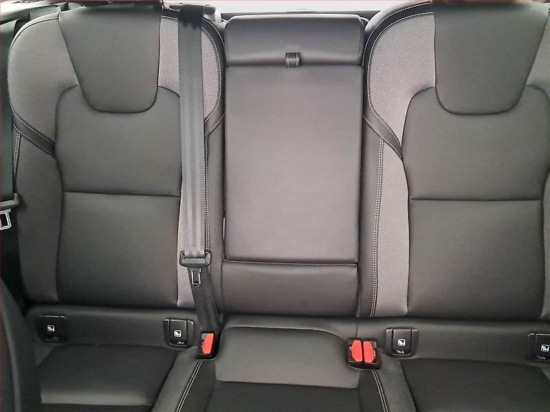 Volvo XC60 (2023) B4 AWD - fotka 10 z 17