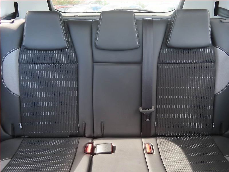 Peugeot 2008 (2017) 1.6 BlueHDi, Navi, Tempomat - fotka 10 z 20
