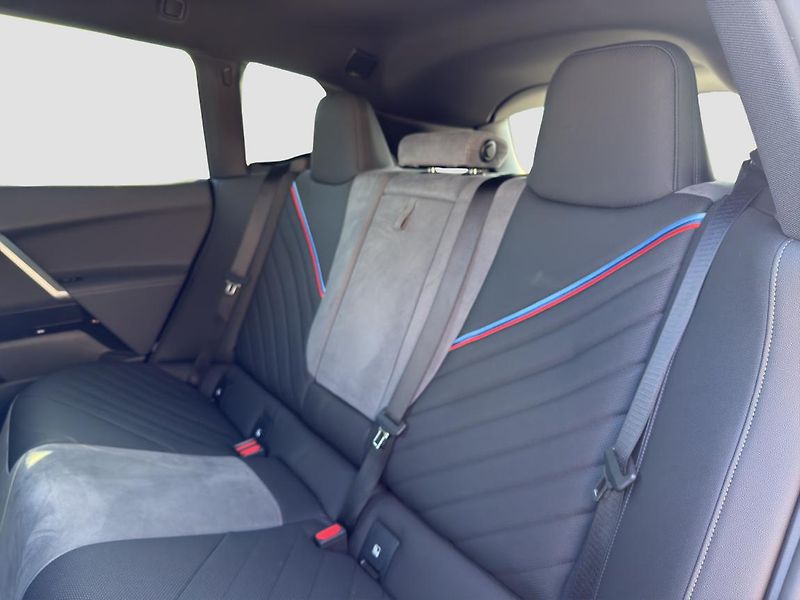 BMW iX xDrive45 - fotka 12 z 16