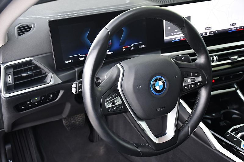 BMW i4 eDrive40 97,4%SoH. - fotka 16 z 39