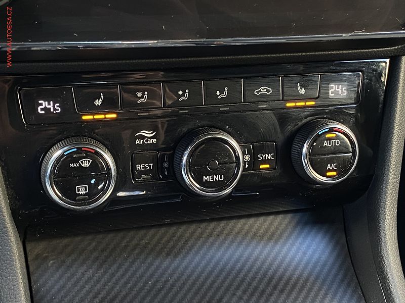 Škoda Superb (2023) 2.0 TSi, ČR, SportLine, DSG - fotka 16 z 21
