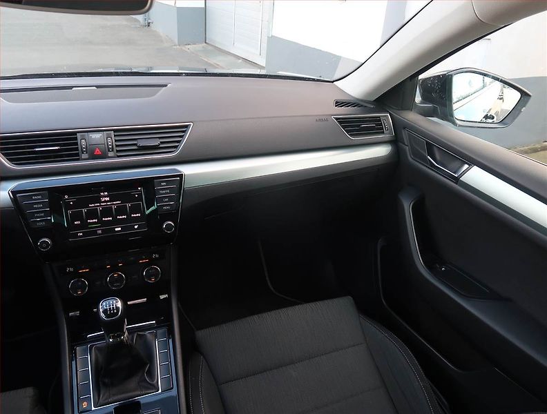 Škoda Superb (2016) 2.0 TDI, Navi, Bi-Xenony - fotka 8 z 22
