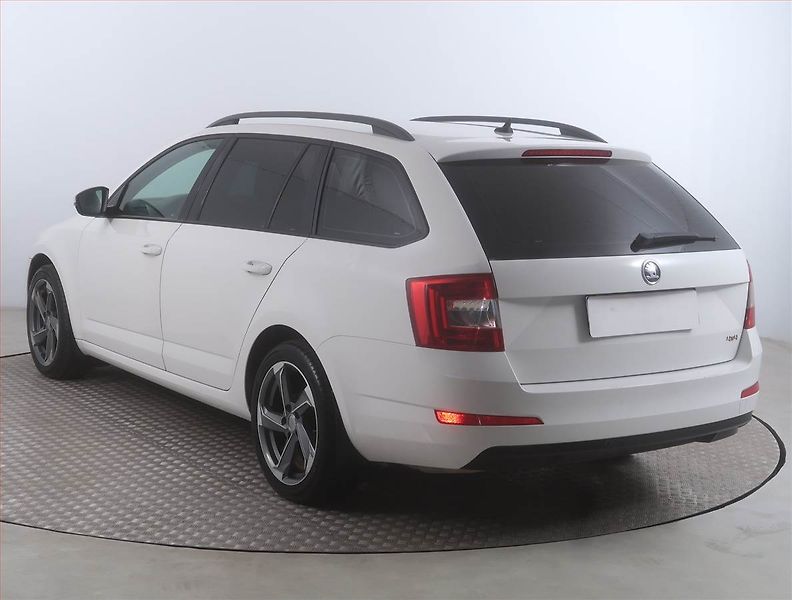 Škoda Octavia (2015) Ambition Plus 1.6 TDI 4x4 - fotka 4 z 15