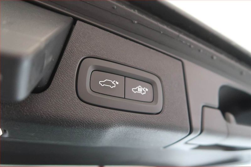 Volvo XC60 (2021) B4 AWD - fotka 19 z 19