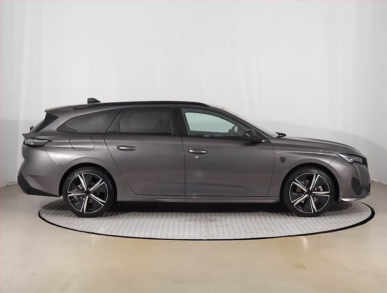 Peugeot 308 (2023) GT 1.2 PureTech - fotka 6 z 25