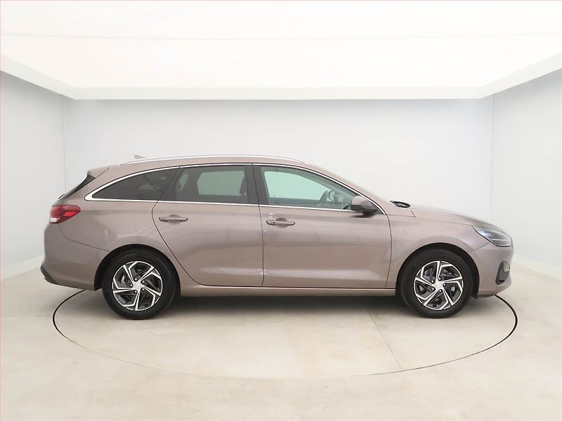 Hyundai i30 (2023) Smart 1.5 DPI, Serv.kniha - fotka 6 z 17