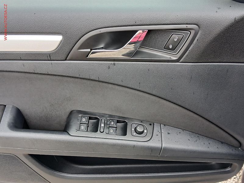 Škoda Superb (2011) 2.0TDi, DSG, výhřev sed. - fotka 11 z 21