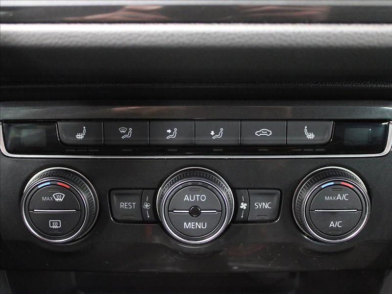 Volkswagen Tiguan 2,0 TSI 132KW DSG 1.majitel - fotka 25 z 40