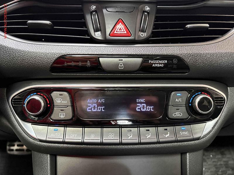 Hyundai i30 (2017) 1.4 TGDi, 1.maj,ČR, Bixen - fotka 16 z 17