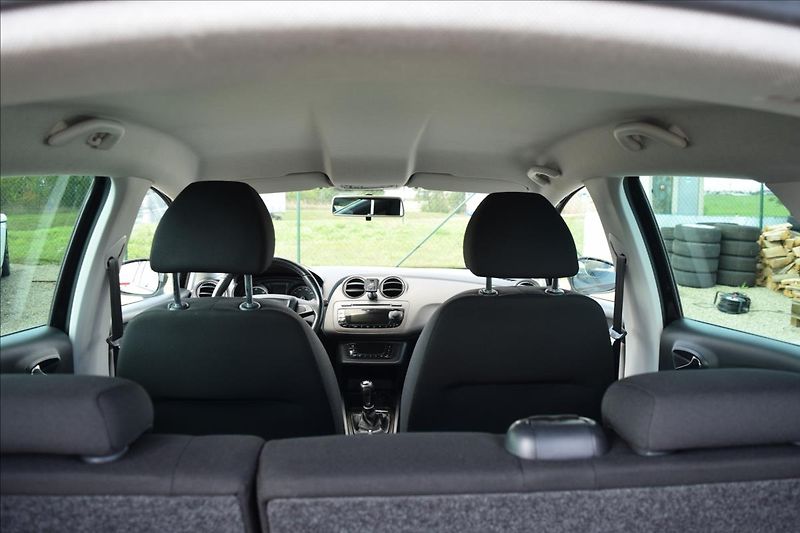 Seat Ibiza 1,6 TDI 66KW PO SERVISE 2XKOLA - fotka 25 z 48