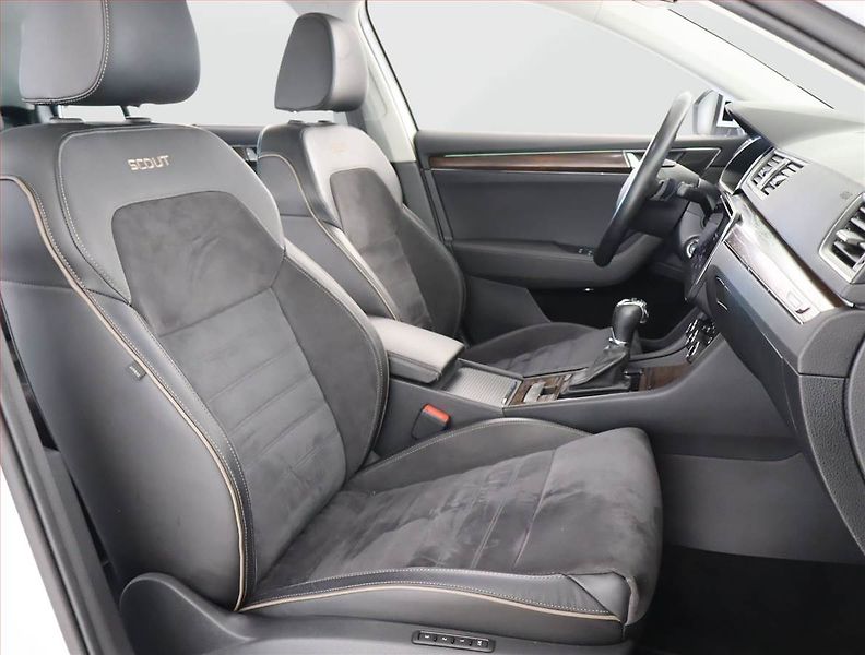 Škoda Superb (2020) Scout 2.0 TSI, ČR, NAVI - fotka 9 z 23