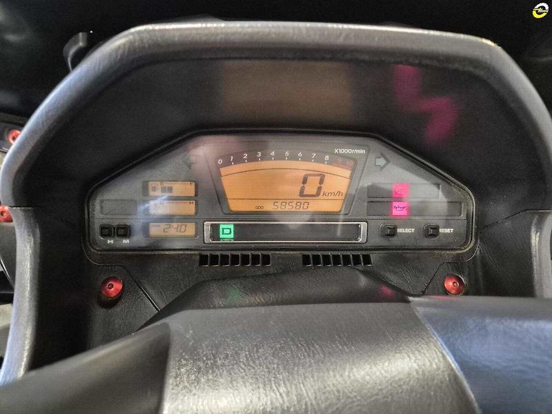 Suzuki Burgman 650 Executive (2005) - fotka 18 z 20