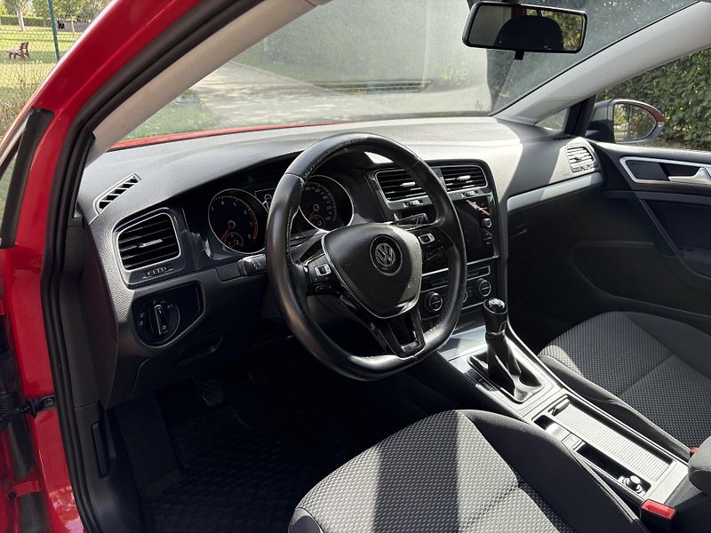 Volkswagen Golf 1.0 TSi Comfort - fotka 25 z 31