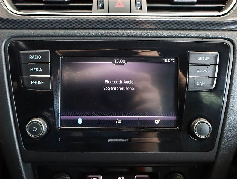 Škoda Rapid (2017) Spaceback 1.0 TSI, Xenony - fotka 16 z 22