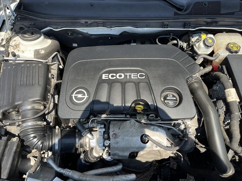 Opel Insignia 1,6 CDTi KLIMA ROZVODY SERVIS - fotka 28 z 37