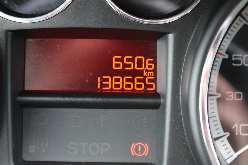 Peugeot 308 1,6 i  NOVÉ V ČR,1.MAJITEL - fotka 10 z 26