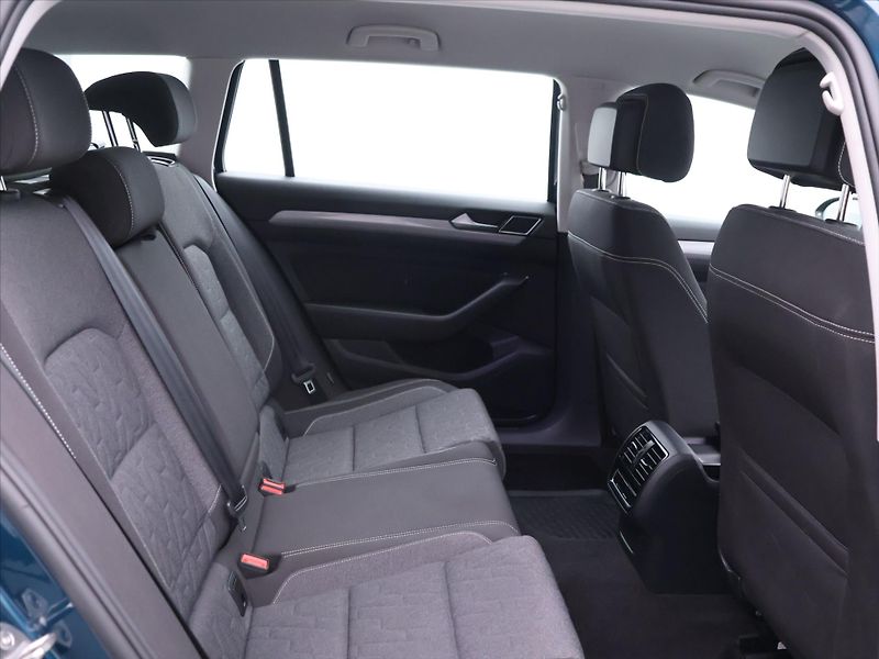 Volkswagen Passat 1,5 TSI 110kW DSG Business DPH - fotka 12 z 34