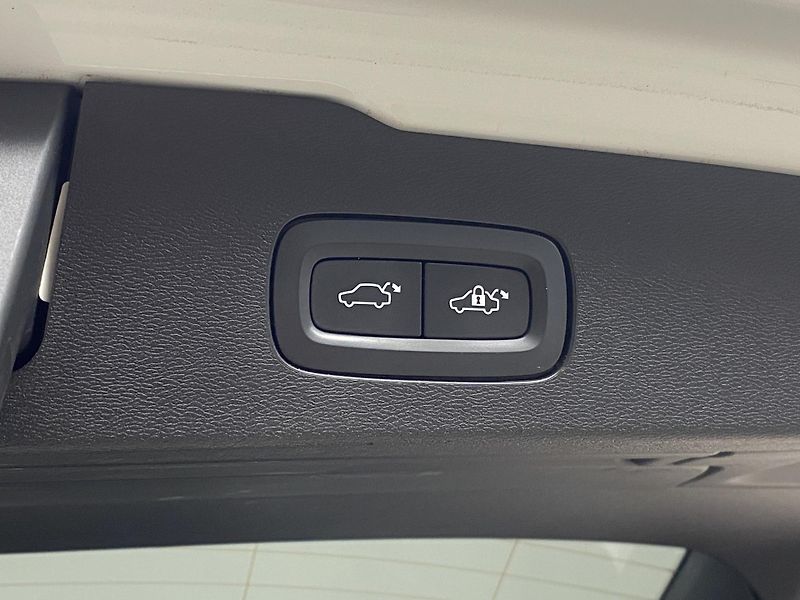 Volvo V60 T6 RECHARGE BRIGHT ULTIMATE - fotka 36 z 57