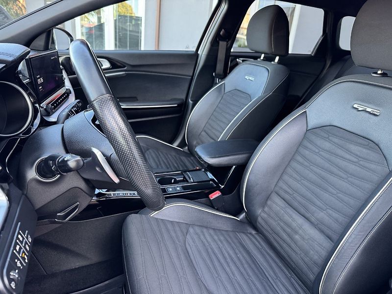Kia Ceed (2022) 1.5i TGDi GT-Line Automat LED - fotka 28 z 49