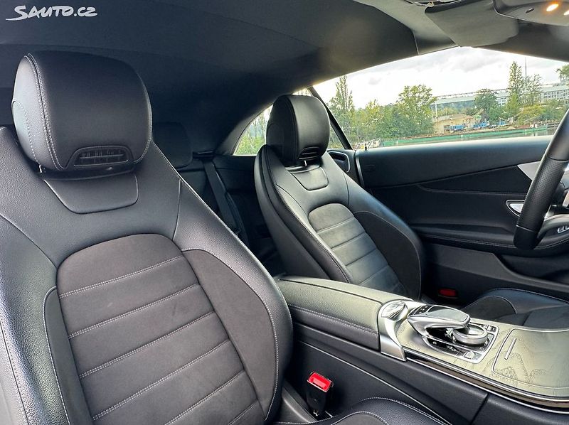 Mercedes-Benz Třídy C CABRIO 300d AMG - fotka 25 z 49