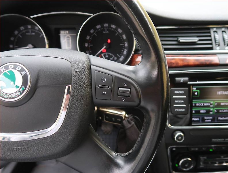 Škoda Superb (2011) 2.0 TDI, 4X4, Tempomat - fotka 17 z 21
