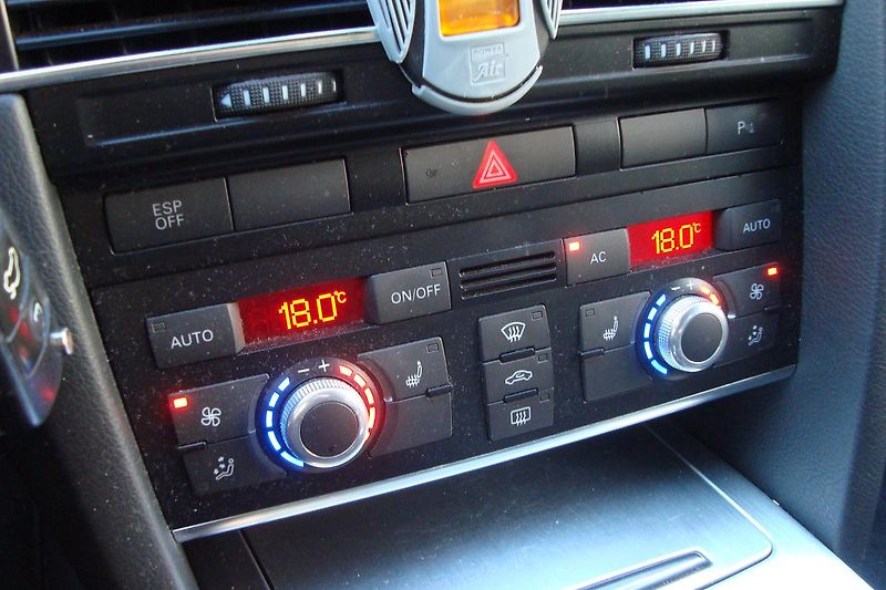 Audi A6 (2010) Avant 2.7 TDi, S-Line, Nová ST - fotka 48 z 56