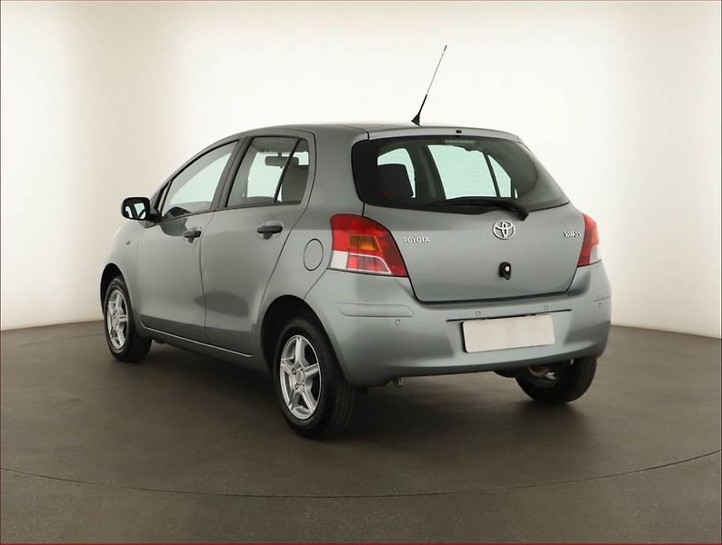 Toyota Yaris (2009) 1.0 VVT-i, ČR,1.maj - fotka 4 z 11
