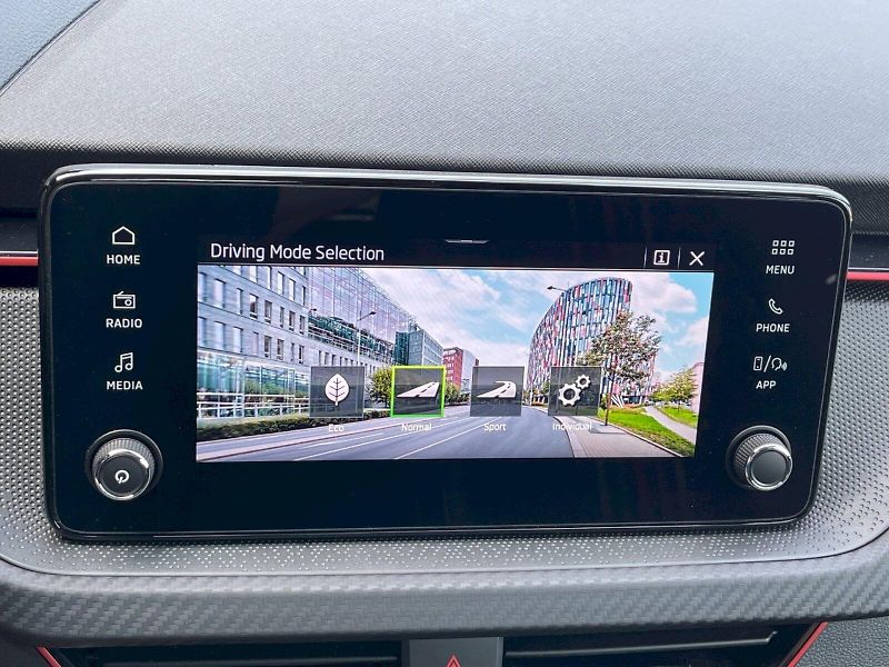 Škoda Kamiq (2025) 1.0 TSI 85 kW Monte Carlo - fotka 16 z 33