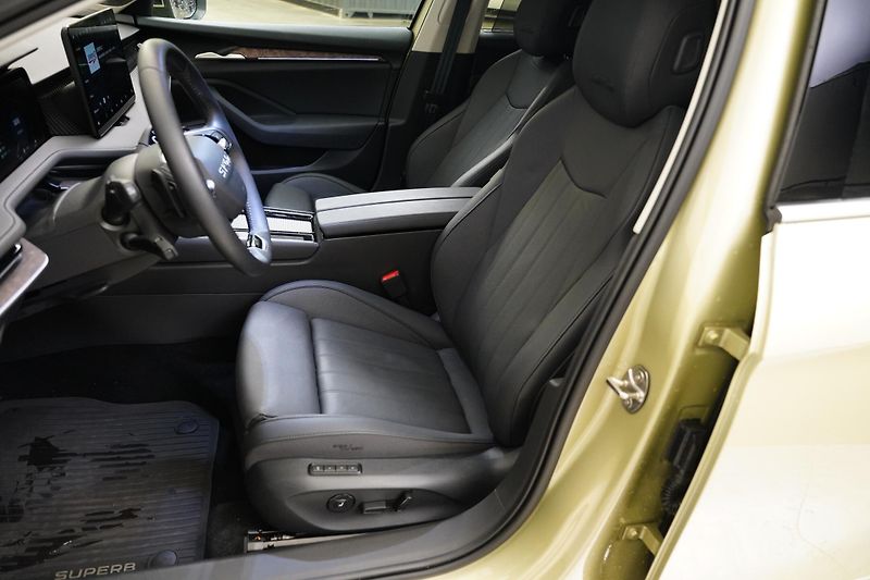 Škoda Superb - fotka 11 z 29